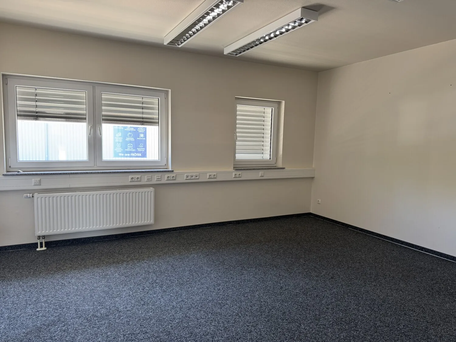 Attraktive Gewerbefläche mit Verkaufsraum, Büroflächen und Parkplätzen in gut erreichbarer Lage