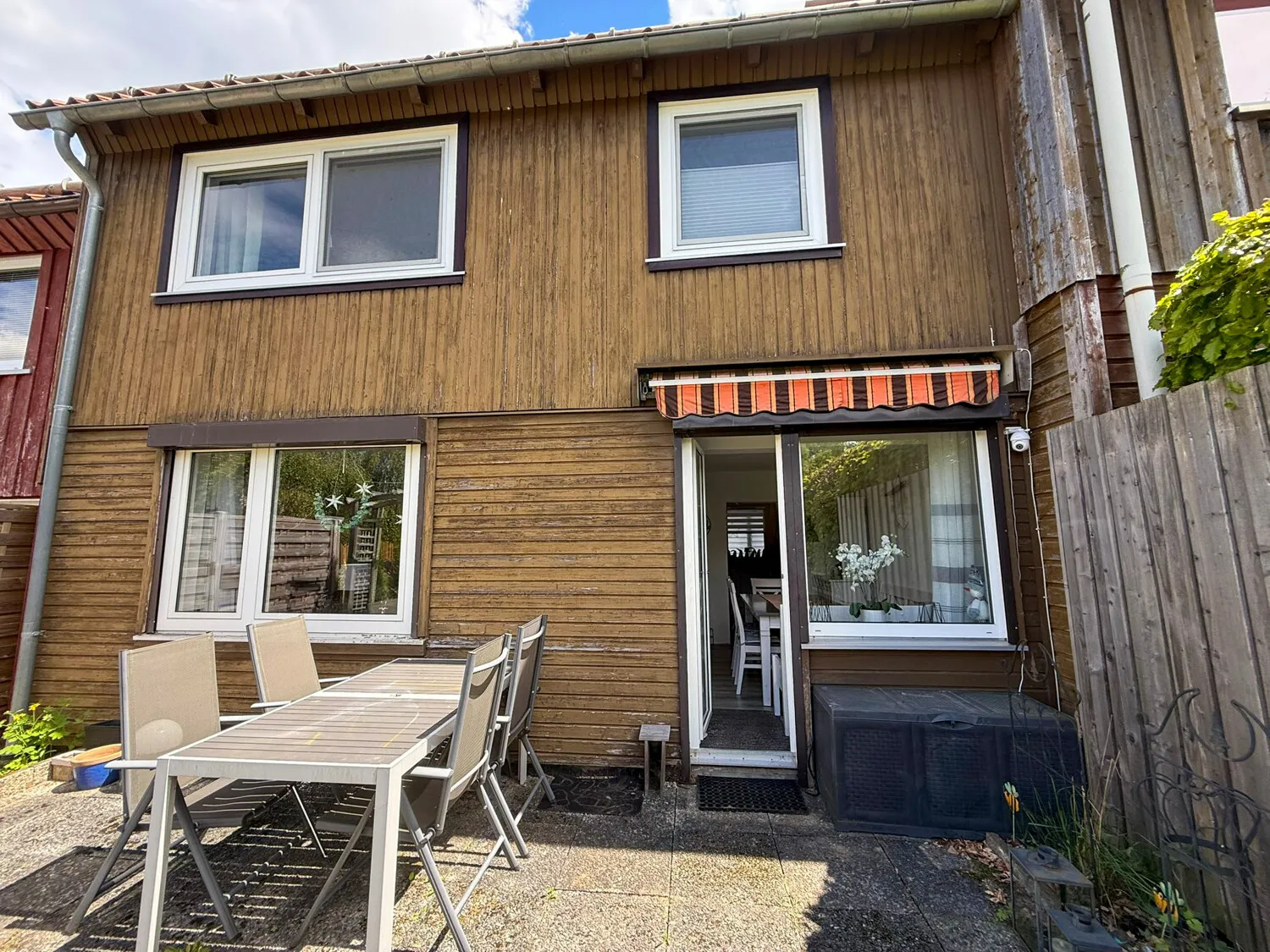 Rückansicht + Terrasse
