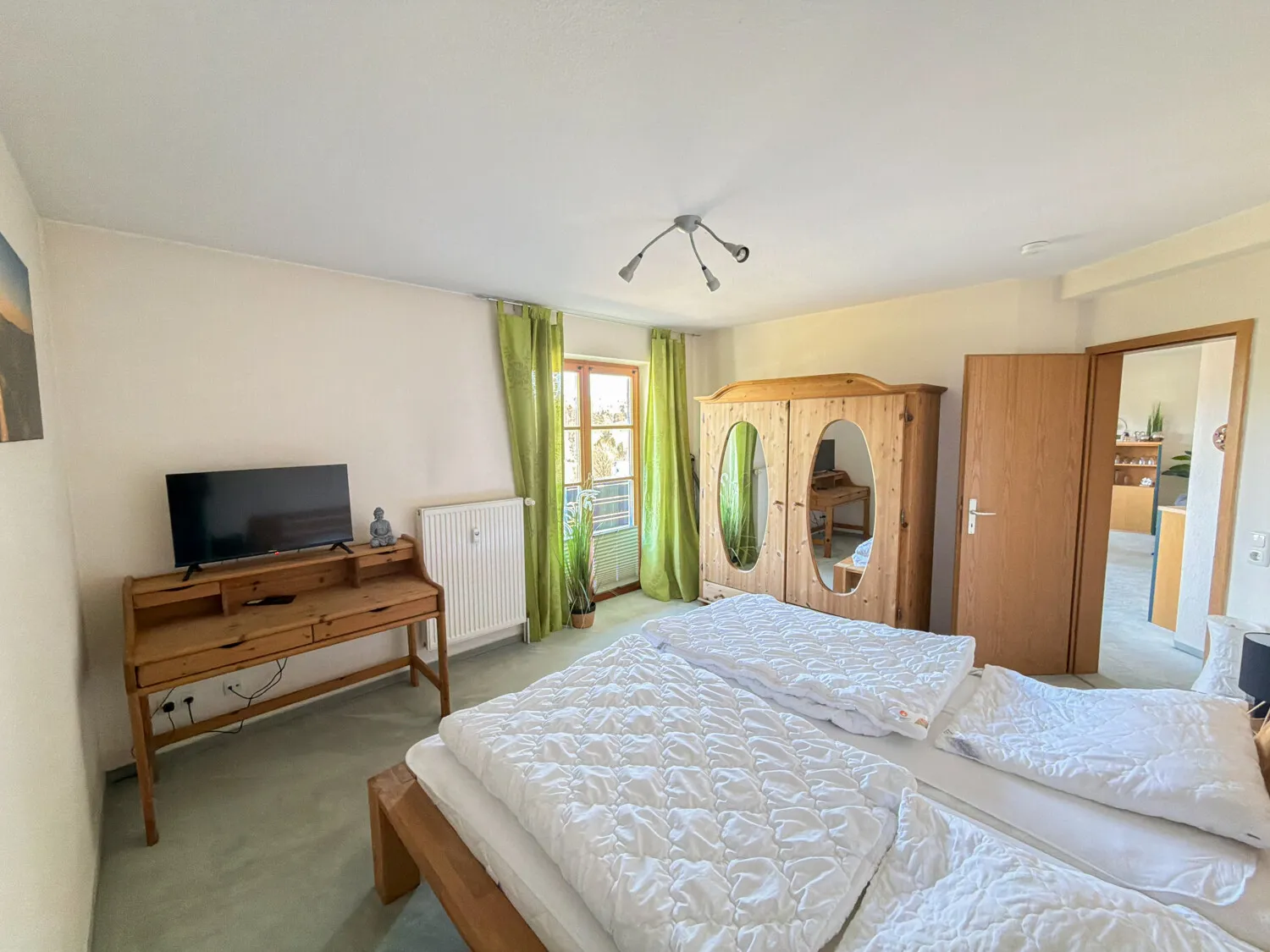 Schlafzimmer 1 p2