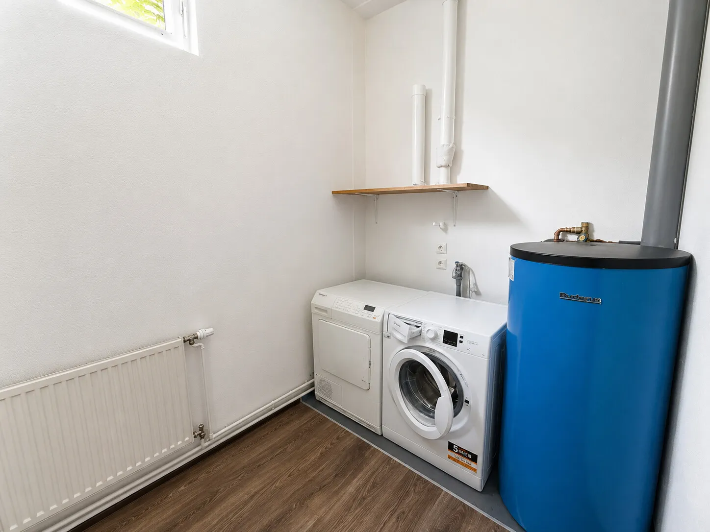 Geschäftsräume/ Arztpraxis /Studentenapartment mit ca. 140 m² Grundfläche und 1057 m² Grundstück