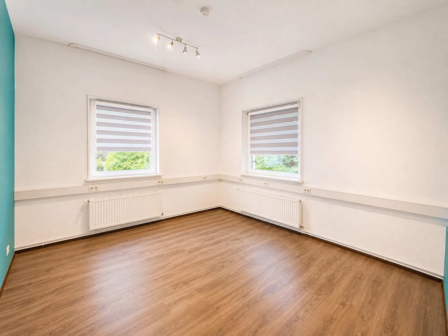 Geschäftsräume/ Arztpraxis /Studentenapartment mit ca. 140 m² Grundfläche und 1057 m² Grundstück