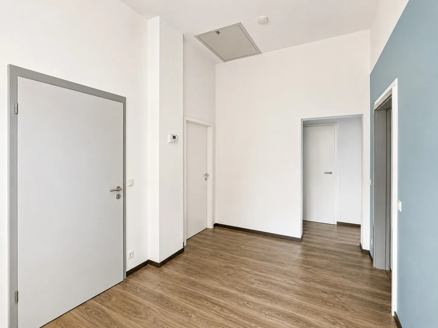 Geschäftsräume/ Arztpraxis /Studentenapartment mit ca. 140 m² Grundfläche und 1057 m² Grundstück