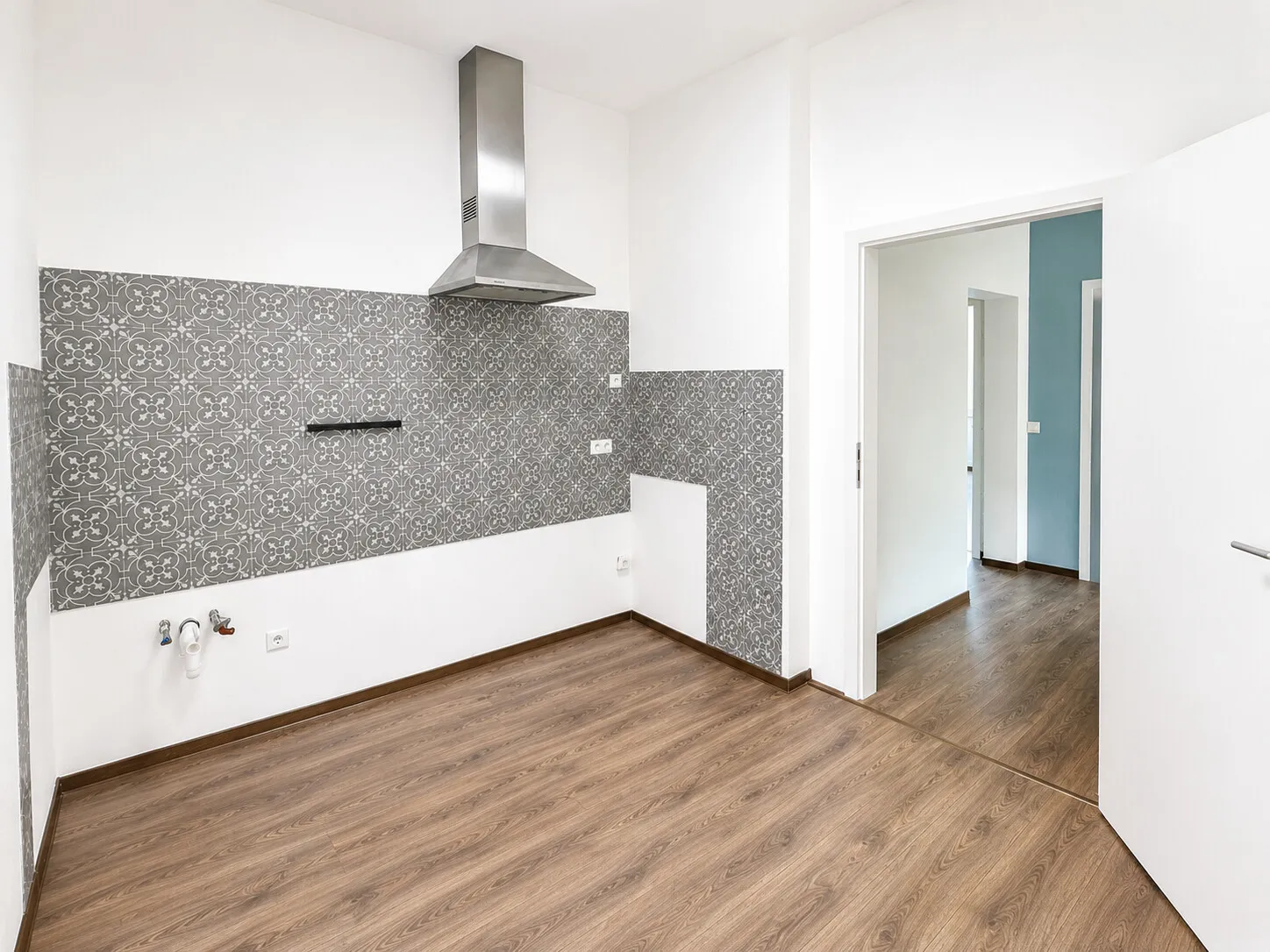 Geschäftsräume/ Arztpraxis /Studentenapartment mit ca. 140 m² Grundfläche und 1057 m² Grundstück