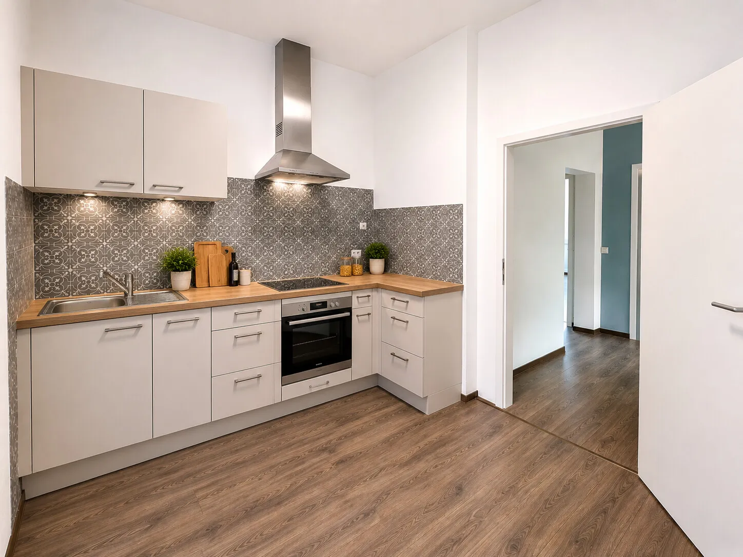 Geschäftsräume/ Arztpraxis /Studentenapartment mit ca. 140 m² Grundfläche und 1057 m² Grundstück