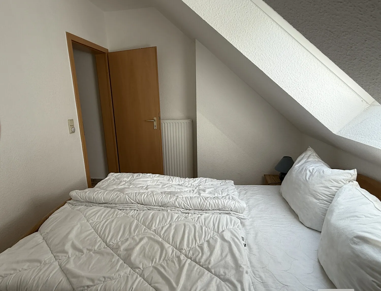 Schlafzimmer II. DG.