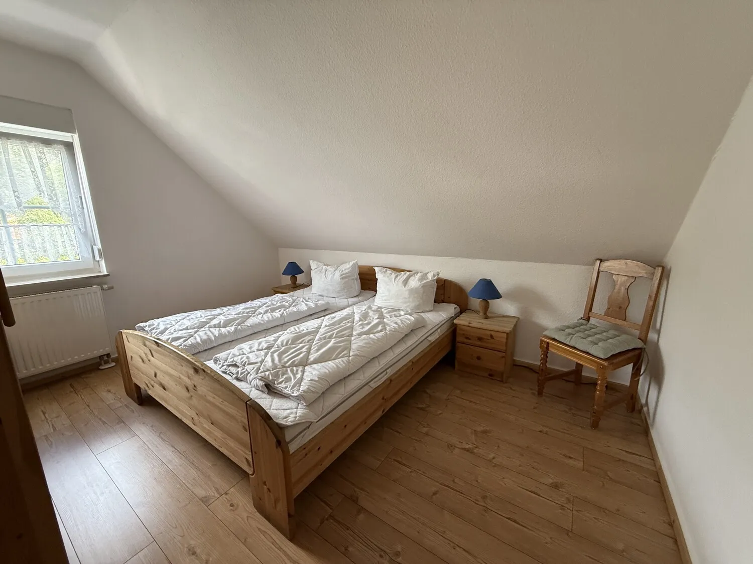 Schlafzimmer I. DG..