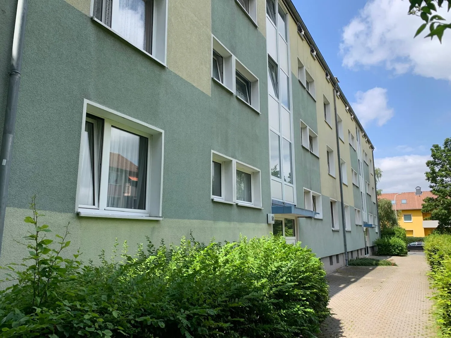 Jürgenohl - 4-Zimmer-Wohnung (ca. 71 m² Wohnfläche) im zweiten Obergeschoss mit verglastem Balkon