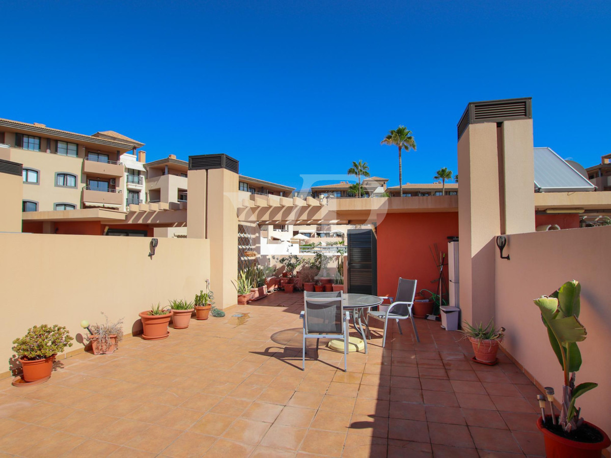 Apartment mit beeindruckender Terrasse und fantastischem Meerblick