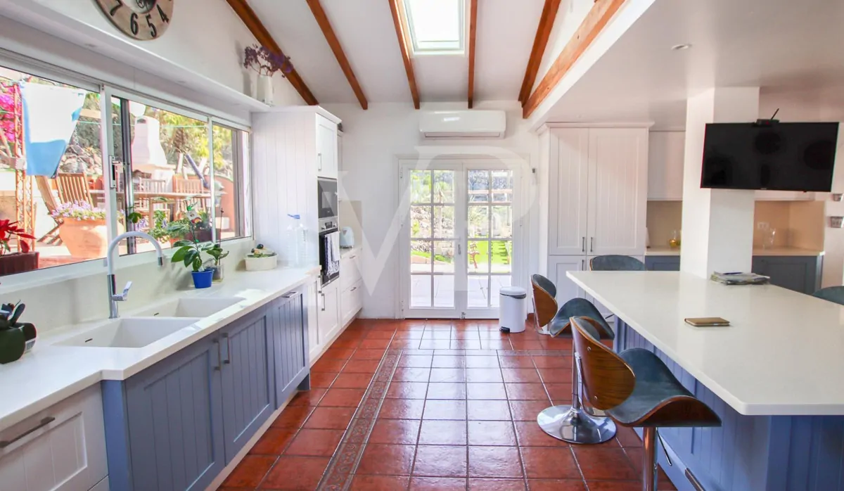 Wunderschöne Finca mit mehreren Wohneinheiten und atemberaubenden Meerblick