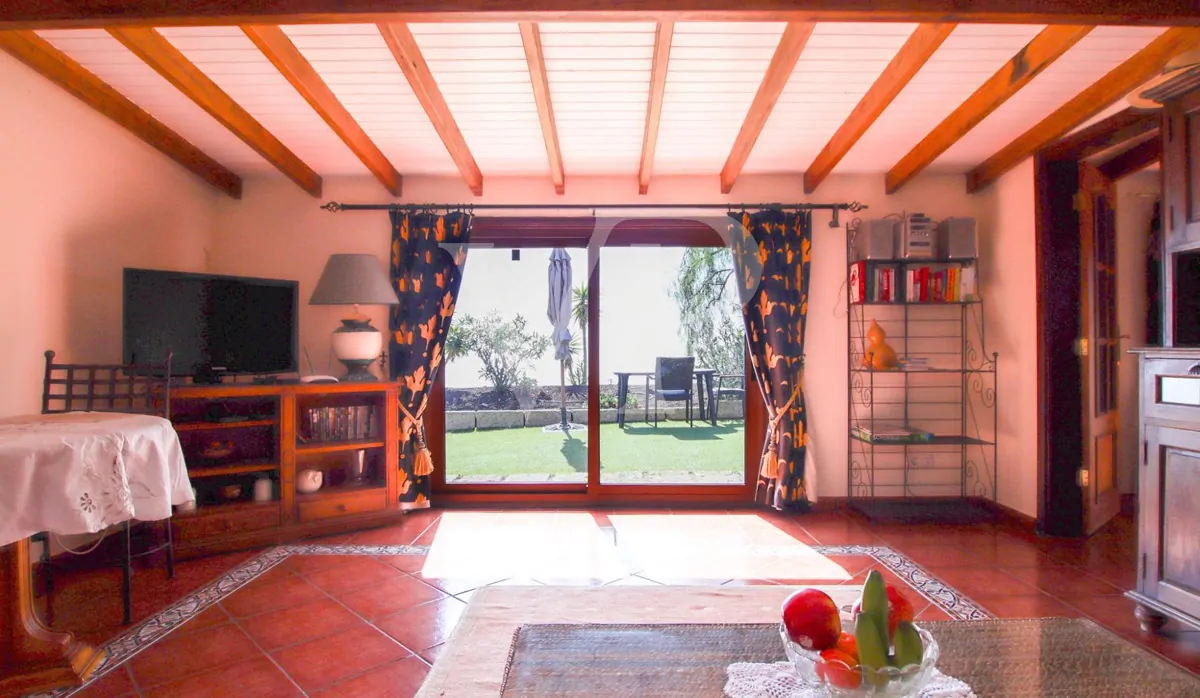 Wunderschöne Finca mit mehreren Wohneinheiten und atemberaubenden Meerblick