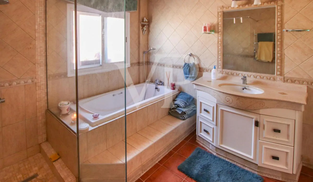 Wunderschöne Finca mit mehreren Wohneinheiten und atemberaubenden Meerblick