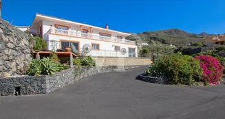 von_poll_real_estate_property_ES243184655_image_3