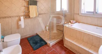 von_poll_real_estate_property_ES243184655_image_23