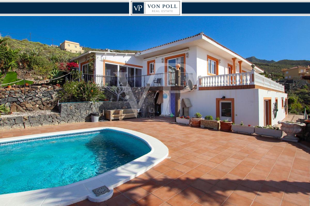 Magnífica finca con varias viviendas y vistas impresionantes al mar