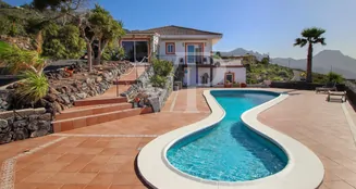 von_poll_real_estate_property_ES243184655_image_2