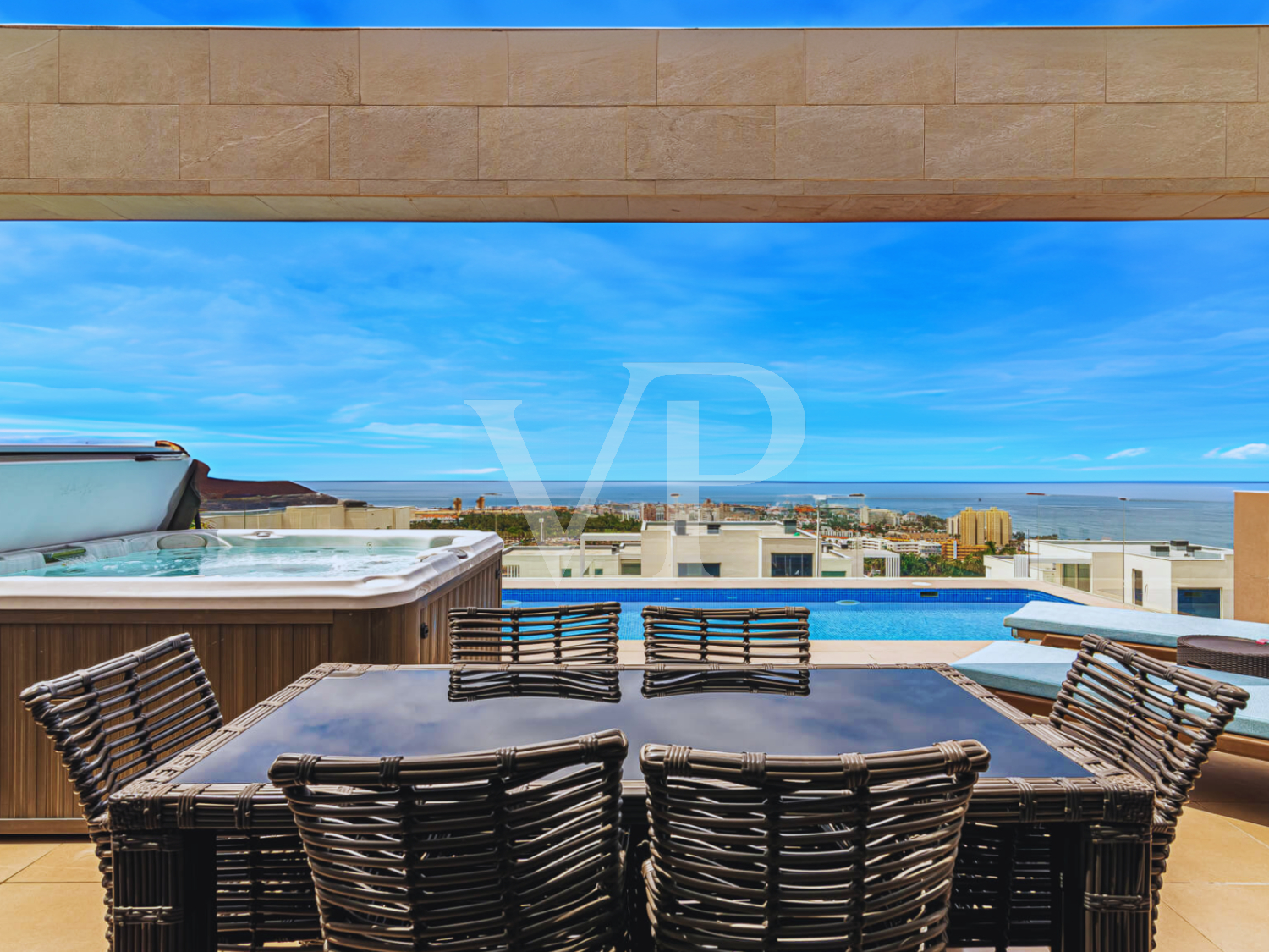 Propiedad de ensueño con vistas al mar y piscina privada