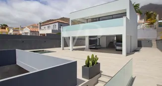 von_poll_real_estate_property_ES243184796_image_5