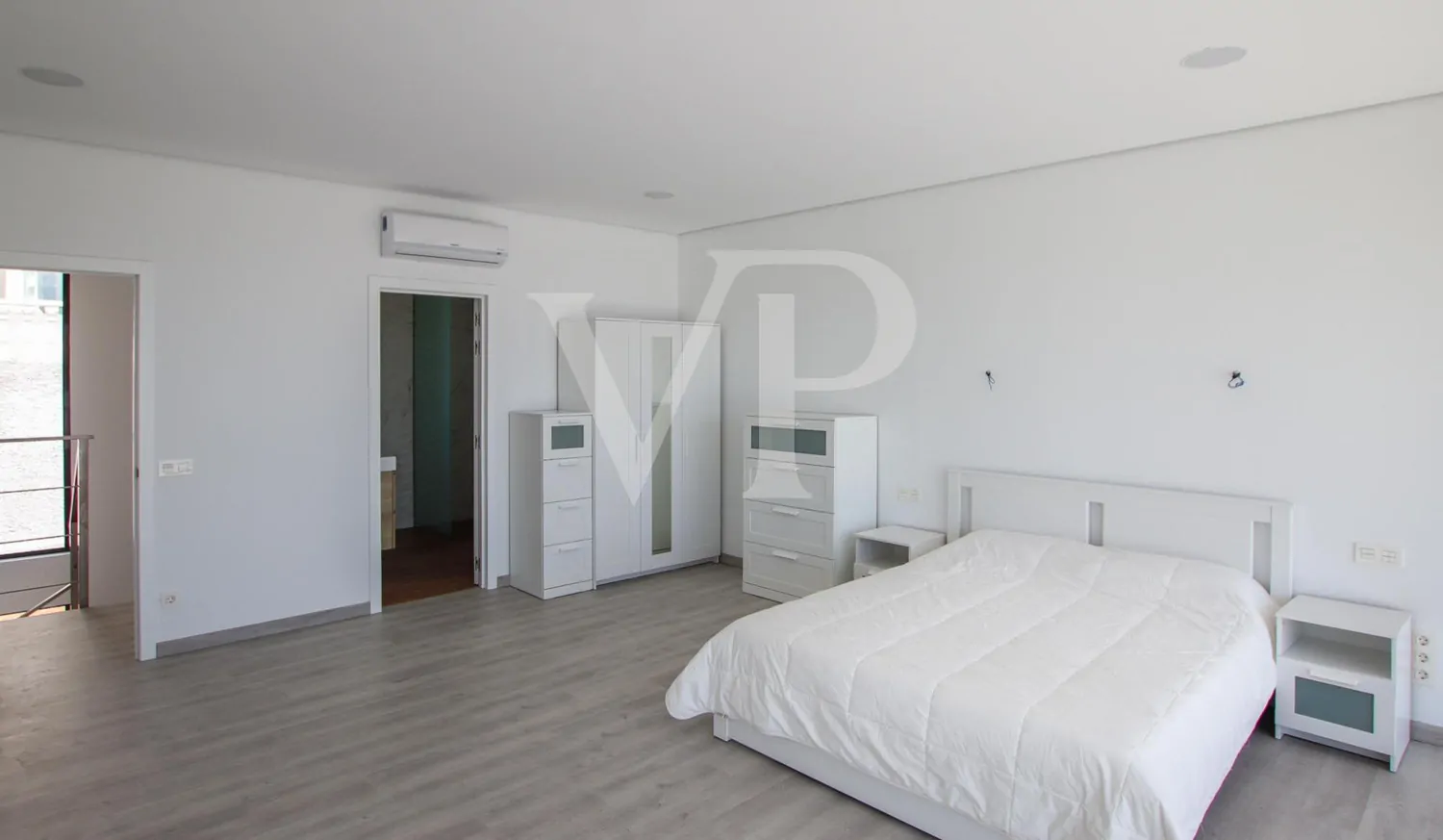 Exquisite Neubauvilla ist bereit für den Erstbezug in el Madroñal