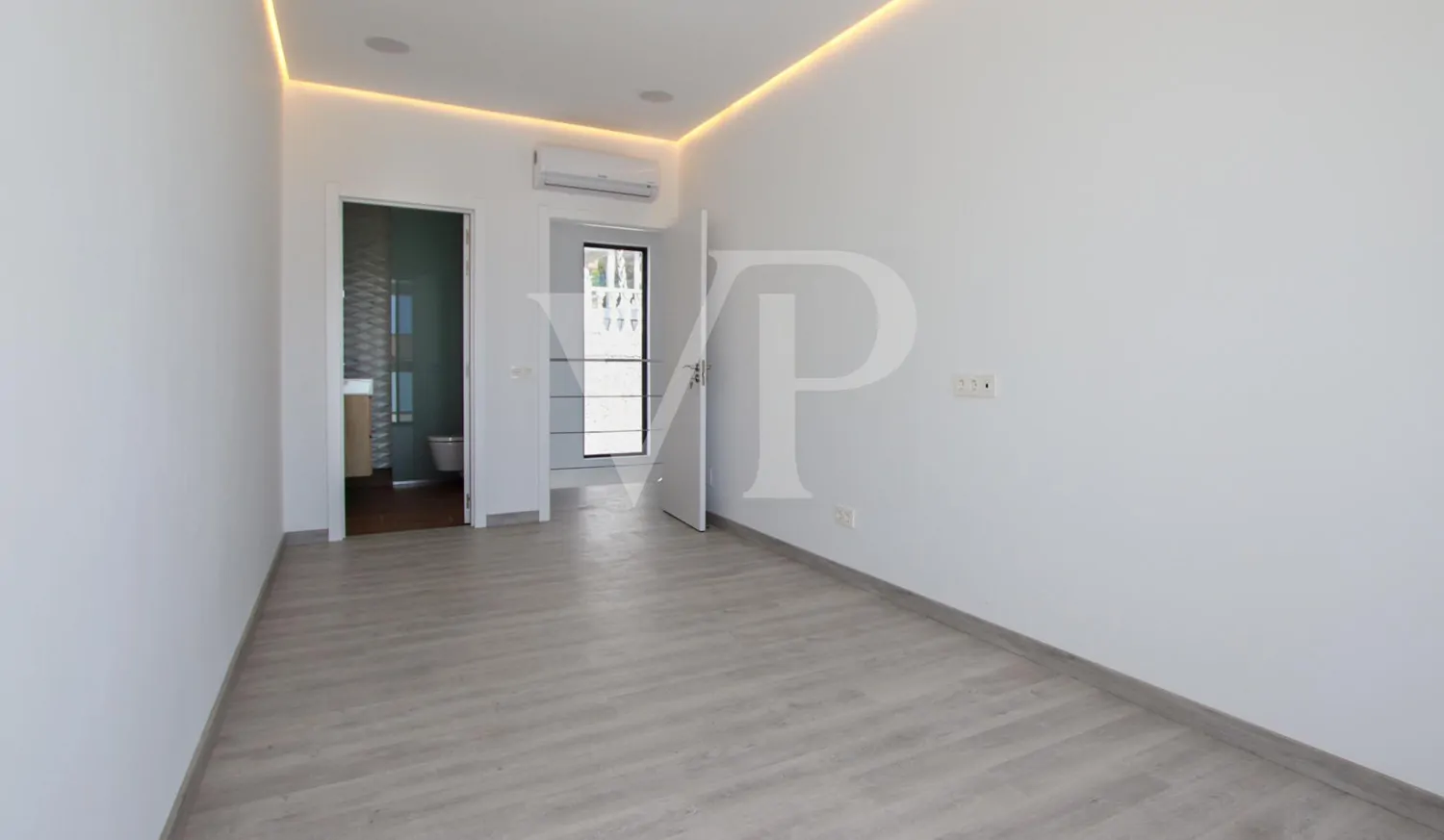 Exquisite Neubauvilla ist bereit für den Erstbezug in el Madroñal