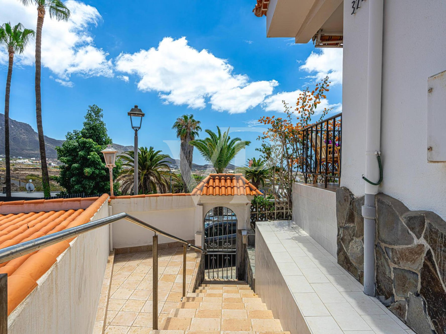 Fantástico chalet en zona tranquilla con vistas al mar y un bonito jardín