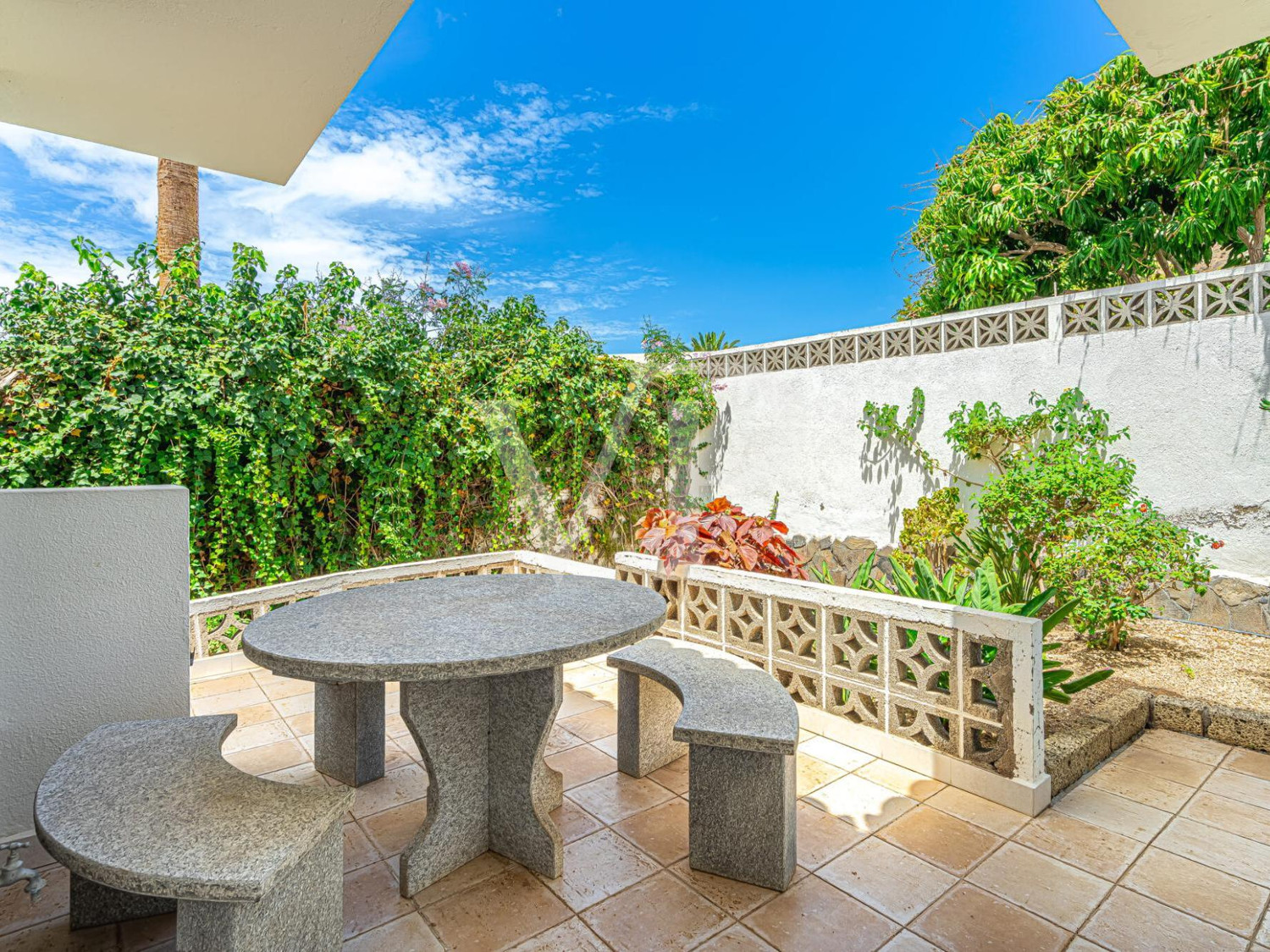 Fantástico chalet en zona tranquilla con vistas al mar y un bonito jardín