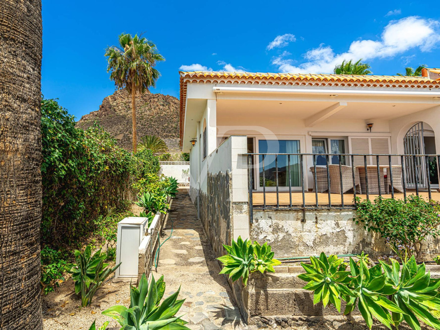 Fantástico chalet en zona tranquilla con vistas al mar y un bonito jardín