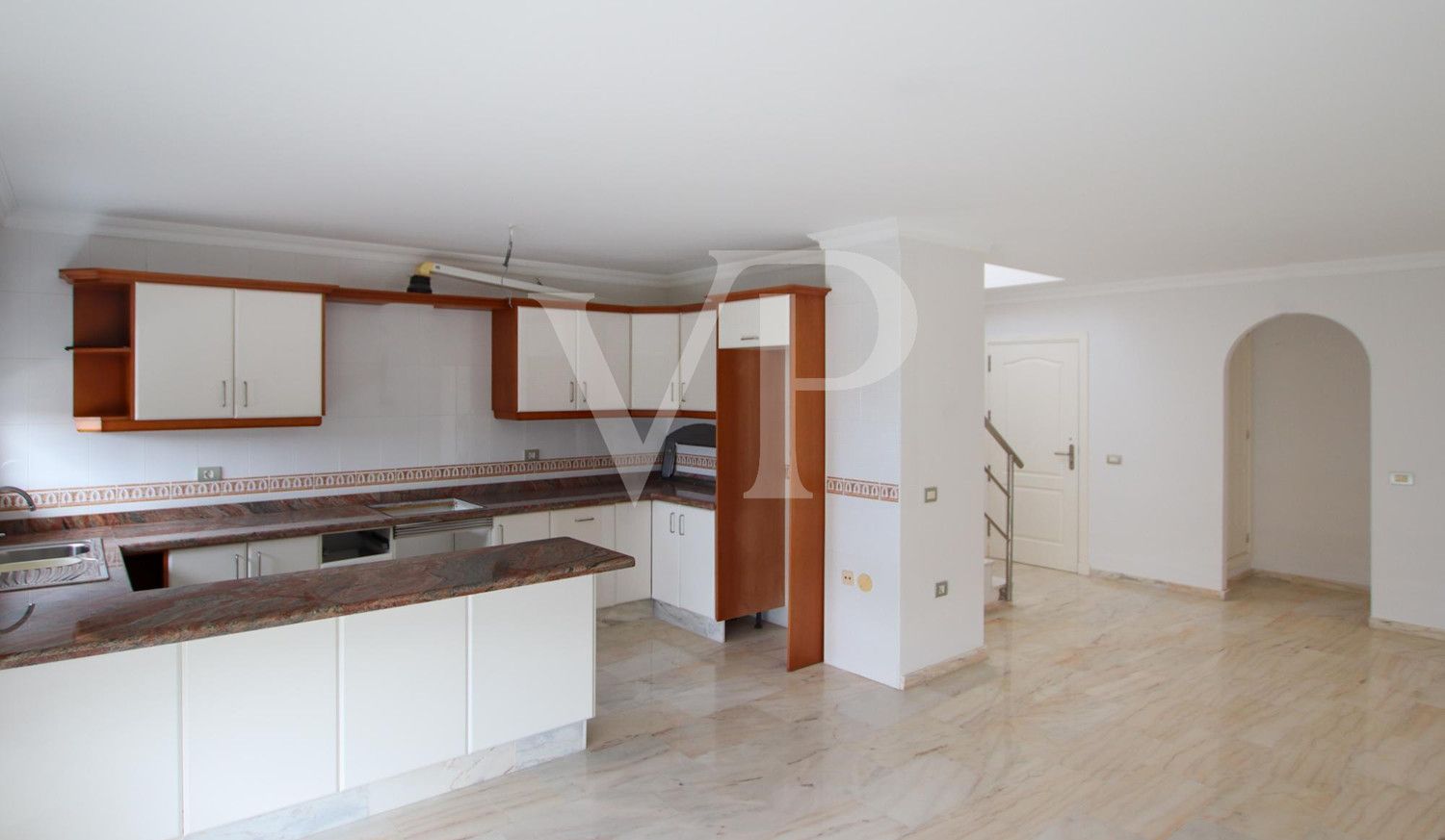 Moderne Penthouse-Wohnung bereit für den Erstbezug
