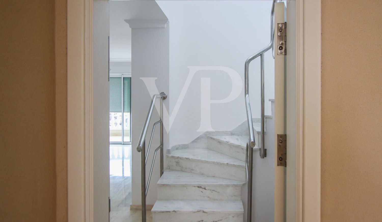 Moderne Penthouse-Wohnung bereit für den Erstbezug