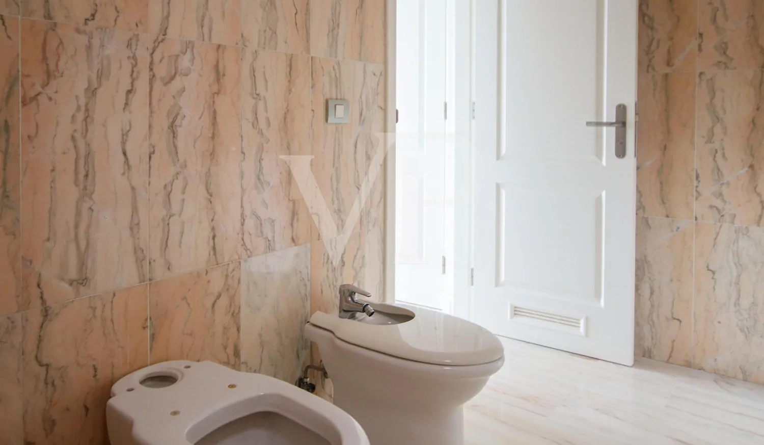 Moderne Penthouse-Wohnung bereit für den Erstbezug