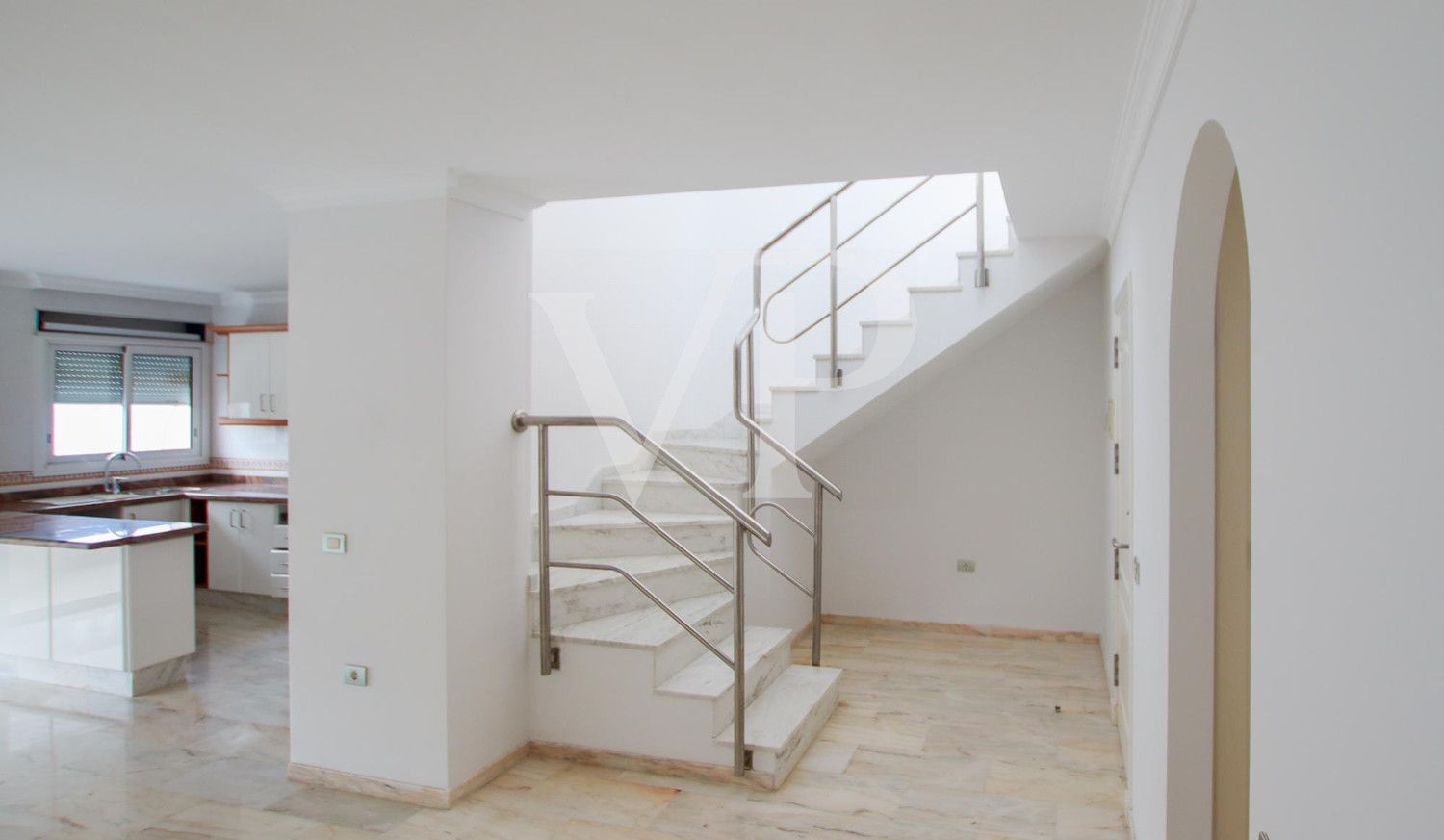 Moderne Penthouse-Wohnung bereit für den Erstbezug