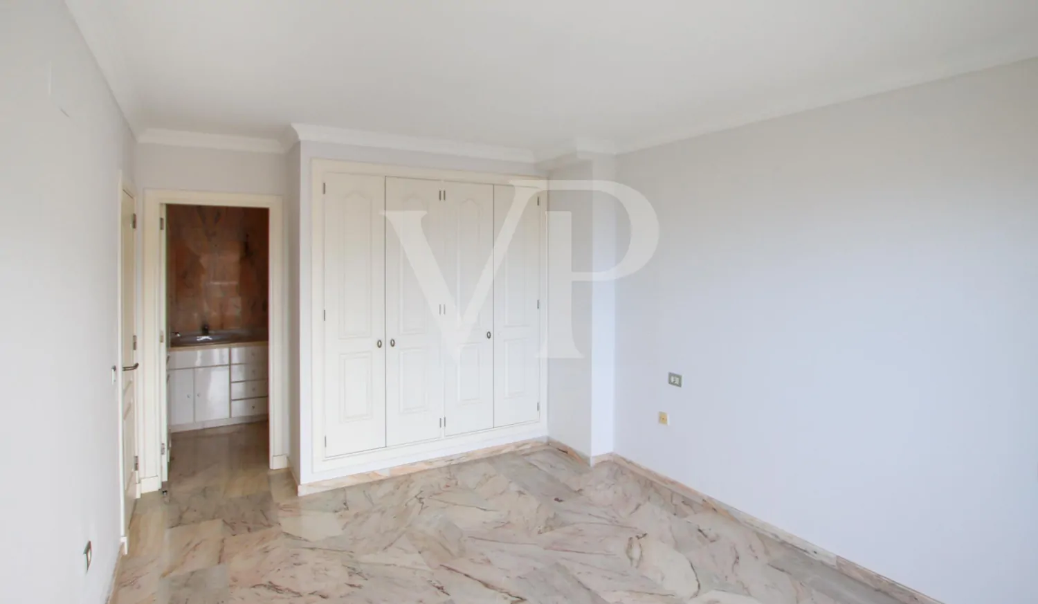 Moderne Penthouse-Wohnung bereit für den Erstbezug