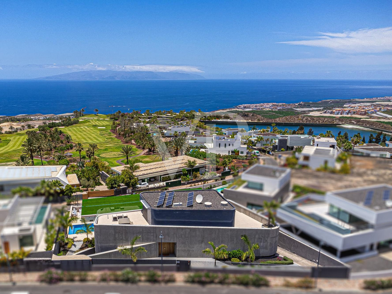 Exclusiva Villa de Diseño con Características de Lujo y Impresionantes Vistas al Mar