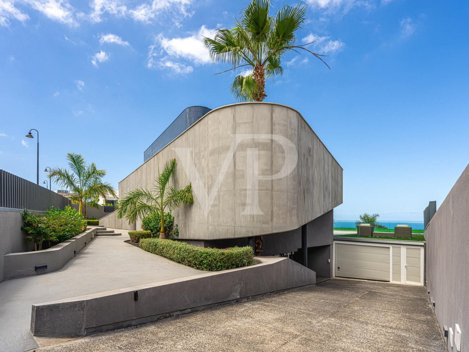 Exclusiva Villa de Diseño con Características de Lujo y Impresionantes Vistas al Mar