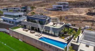 von_poll_real_estate_property_ES243184838_image_80