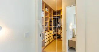 von_poll_real_estate_property_ES243184838_image_232