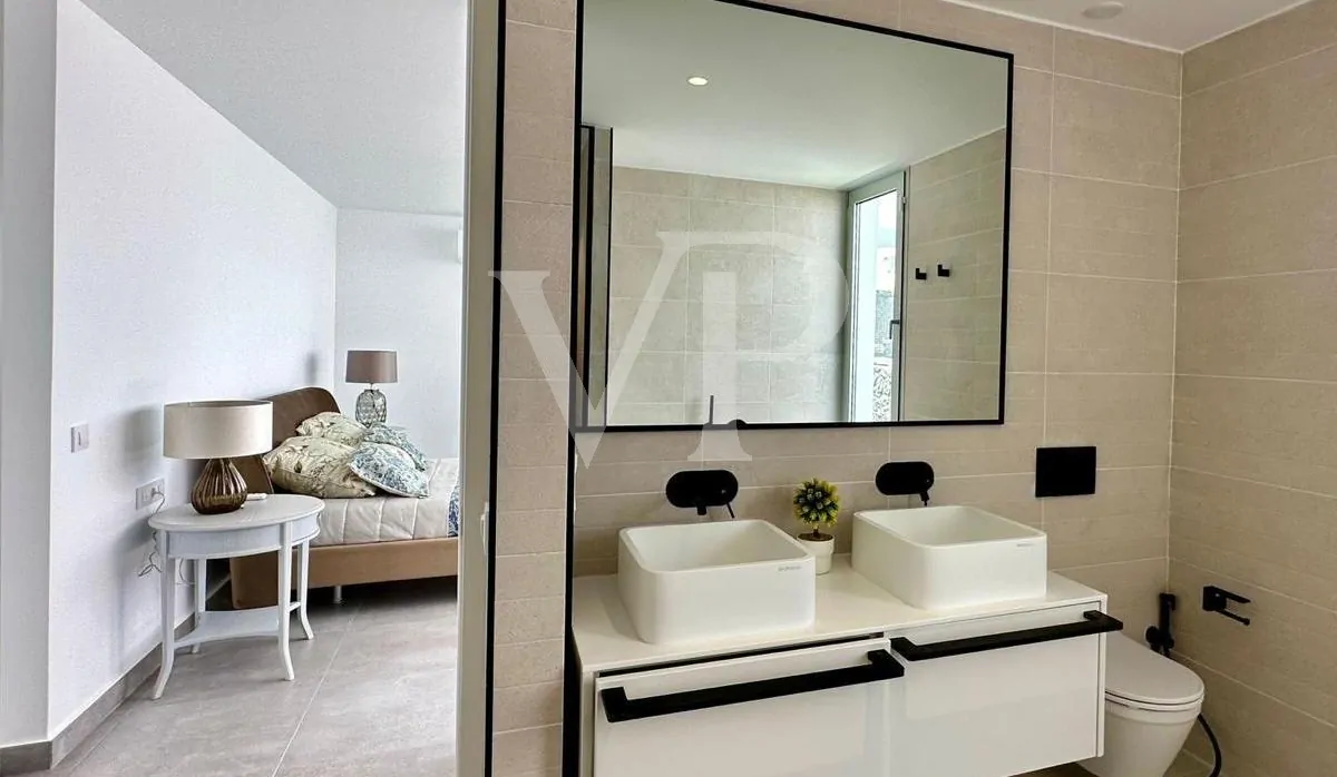 Luxusvilla saját medencével és tengerre néző kilátással Rokabellában