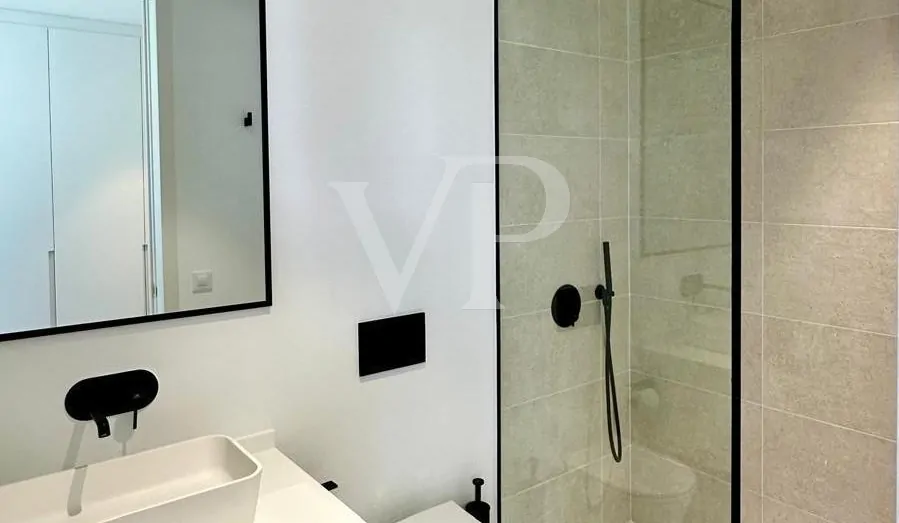 Luxusvilla saját medencével és tengerre néző kilátással Rokabellában