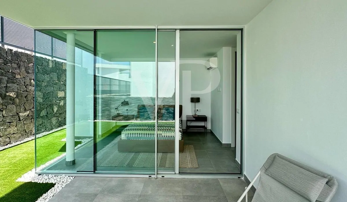 Luxusvilla saját medencével és tengerre néző kilátással Rokabellában