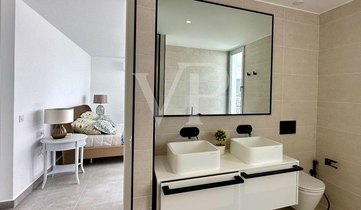 Luxusvilla mit privatem Pool und Meerblick in Rokabella