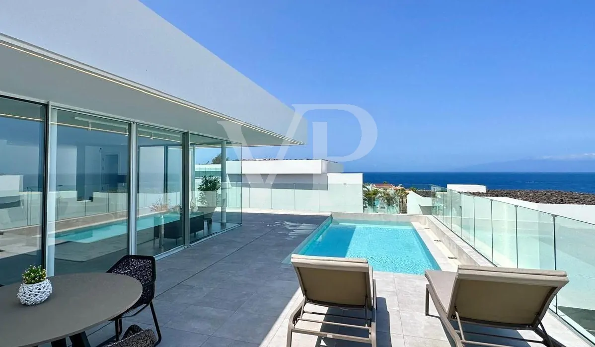 Luxusvilla mit privatem Pool und Meerblick in Rokabella