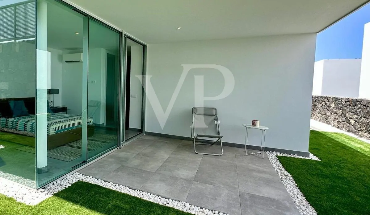 Luxusvilla mit privatem Pool und Meerblick in Rokabella