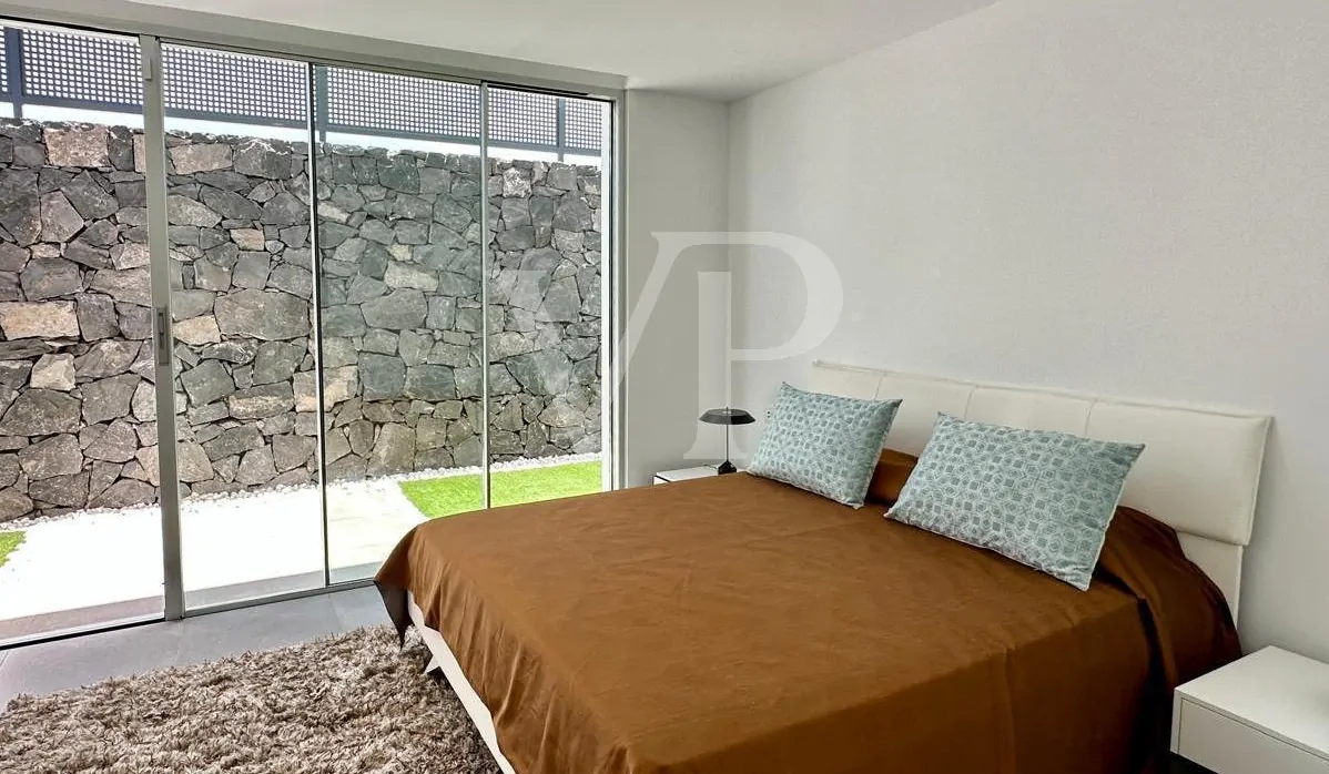 Luxusvilla mit privatem Pool und Meerblick in Rokabella