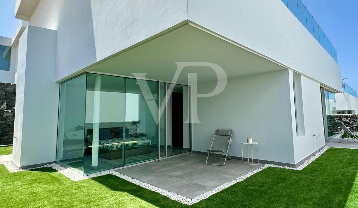 Luxusvilla mit privatem Pool und Meerblick in Rokabella