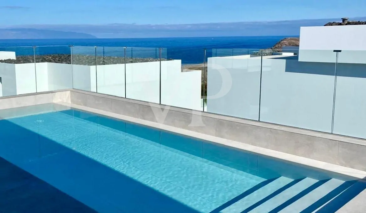 Luxusvilla mit privatem Pool und Meerblick in Rokabella