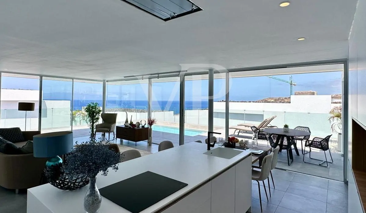 Luxusvilla mit privatem Pool und Meerblick in Rokabella