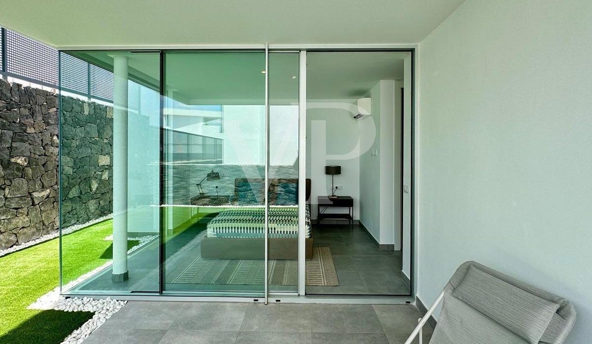 Luxusvilla mit privatem Pool und Meerblick in Rokabella