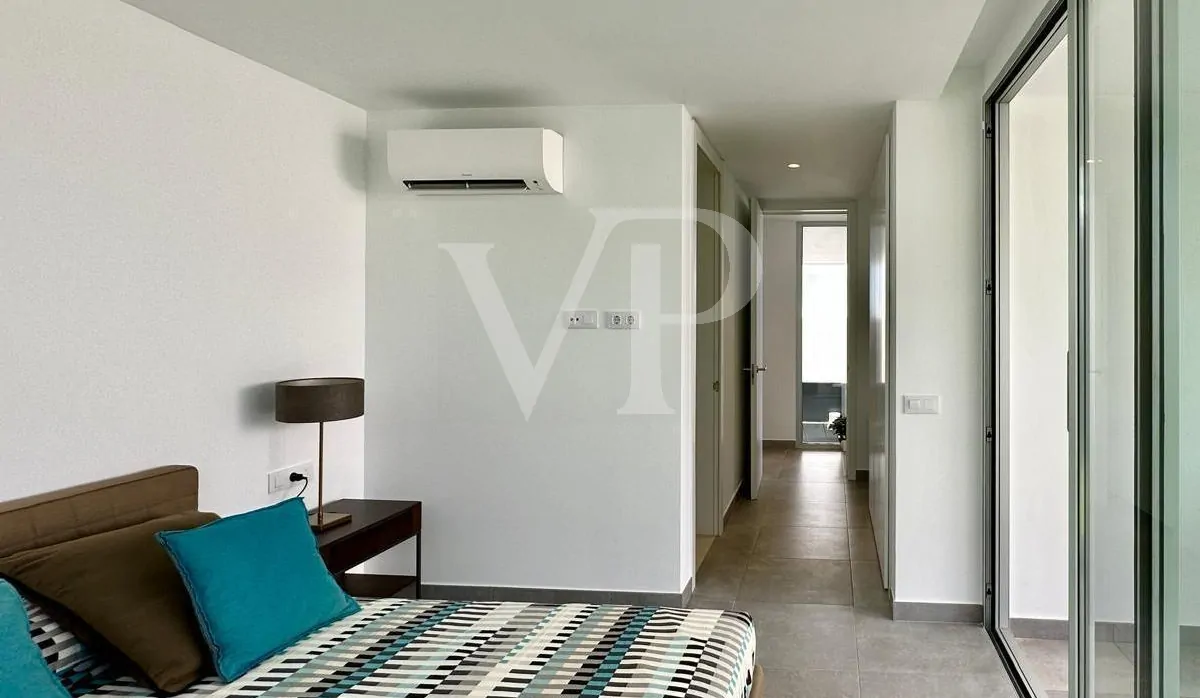 Luxusvilla mit privatem Pool und Meerblick in Rokabella