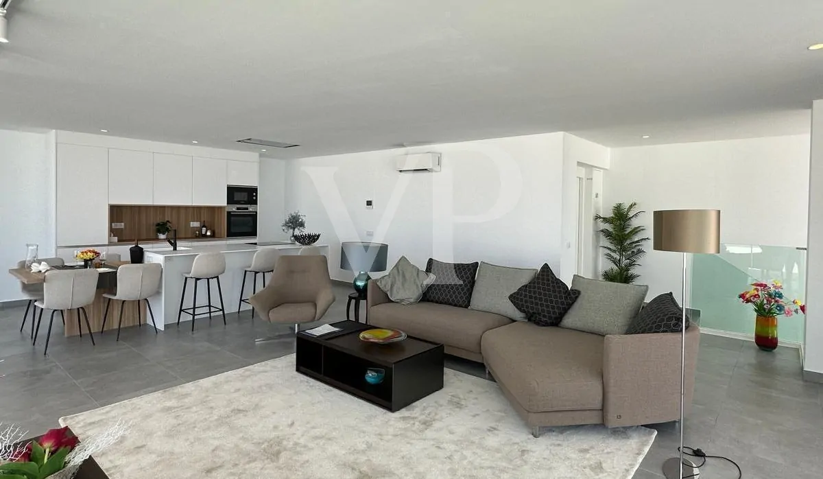 Luxusvilla saját medencével és tengerre néző kilátással Rokabellában