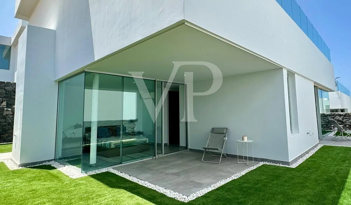 Luxusvilla saját medencével és tengerre néző kilátással Rokabellában