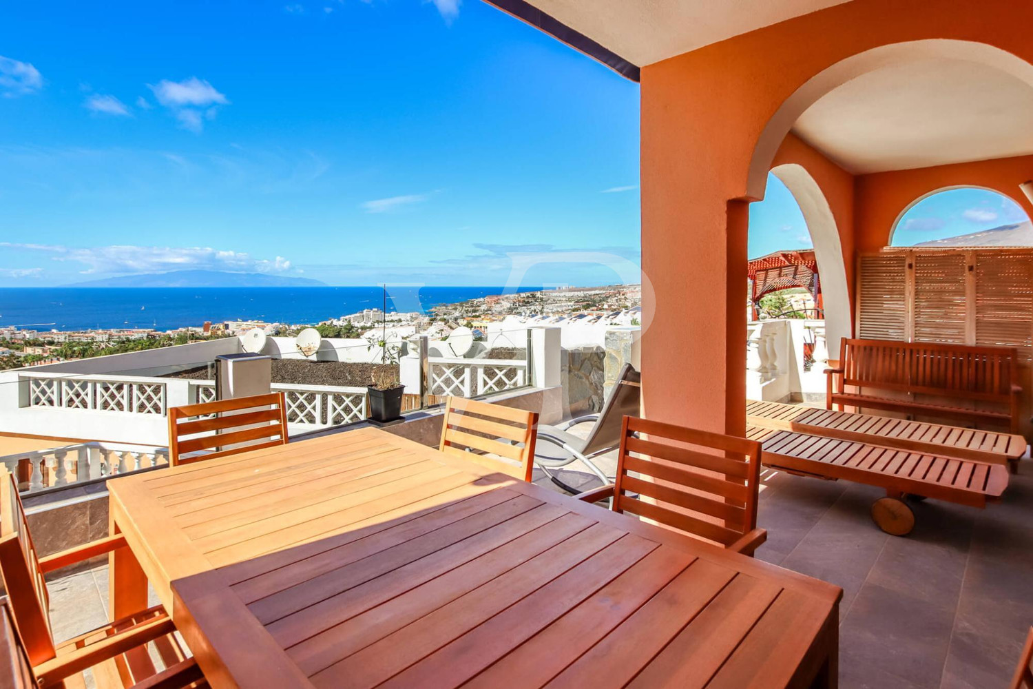Townhouse in a Prime Location in San Eugenio with Panoramic Views